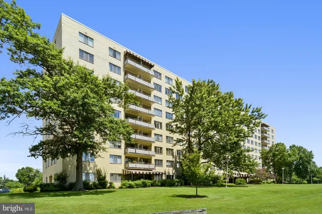 $1,590 | 6631 Wakefield Drive, Unit 319, Alexandria, VA 22307