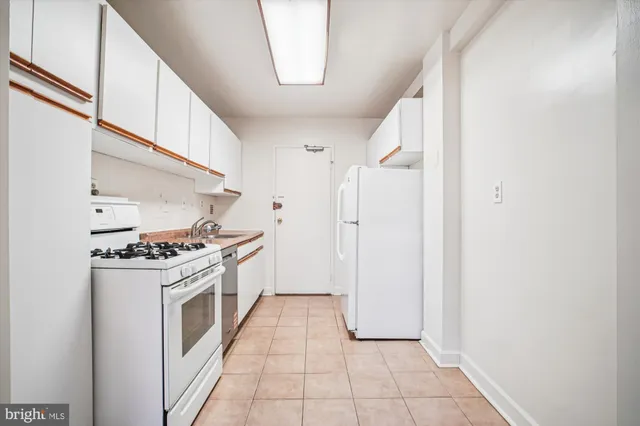 $1,590 | 6631 Wakefield Drive, Unit 319, Alexandria, VA 22307