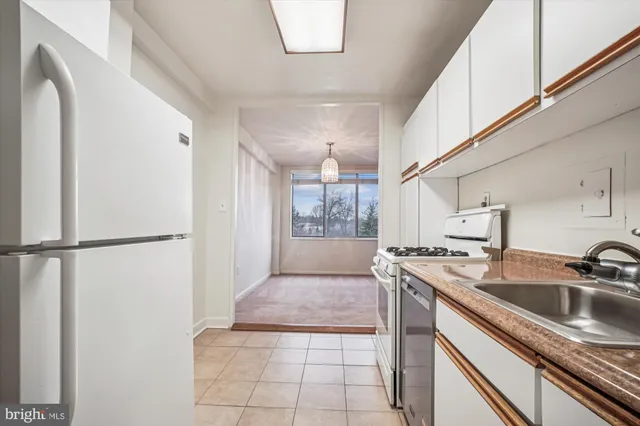 $1,590 | 6631 Wakefield Drive, Unit 319, Alexandria, VA 22307