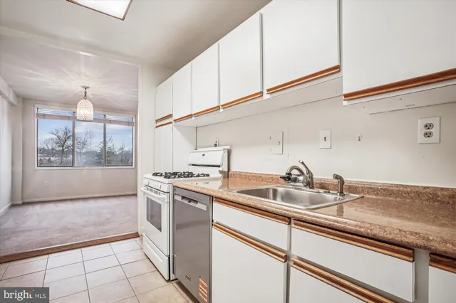 $1,590 | 6631 Wakefield Drive, Unit 319, Alexandria, VA 22307