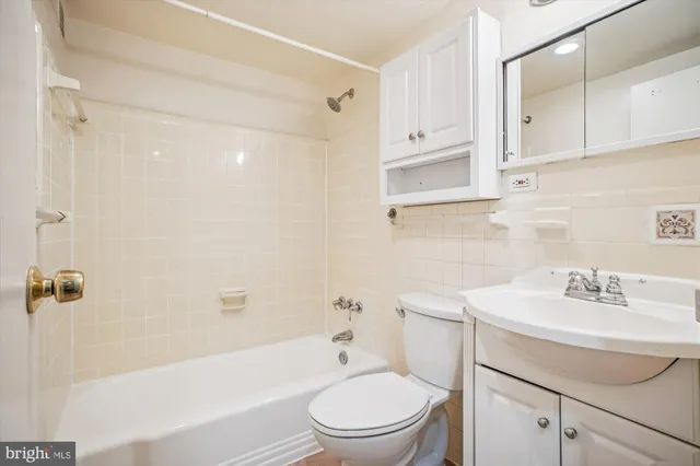 $1,590 | 6631 Wakefield Drive, Unit 319, Alexandria, VA 22307