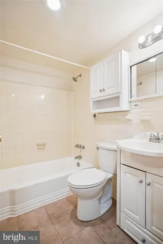 $1,590 | 6631 Wakefield Drive, Unit 319, Alexandria, VA 22307