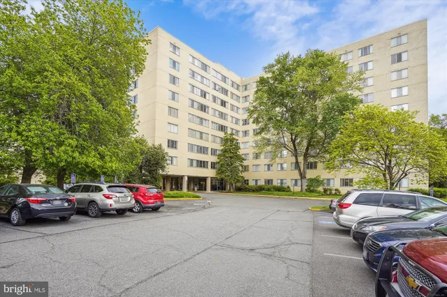$1,590 | 6631 Wakefield Drive, Unit 319, Alexandria, VA 22307