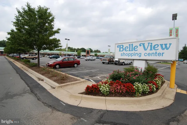 $1,590 | 6631 Wakefield Drive, Unit 319, Alexandria, VA 22307