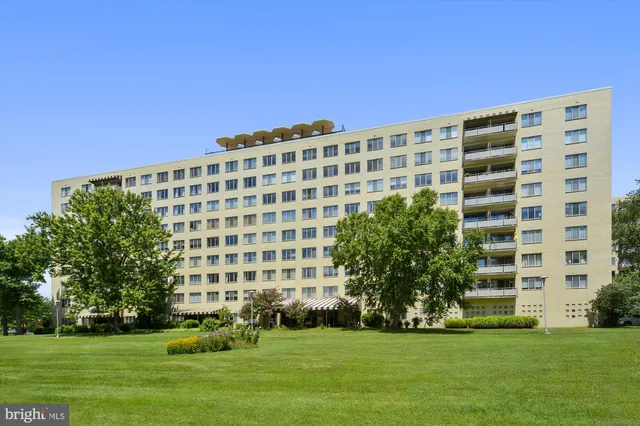 $1,590 | 6631 Wakefield Drive, Unit 319, Alexandria, VA 22307