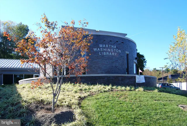 $1,590 | 6631 Wakefield Drive, Unit 319, Alexandria, VA 22307