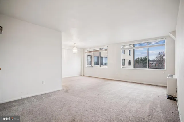 $1,590 | 6631 Wakefield Drive, Unit 319, Alexandria, VA 22307