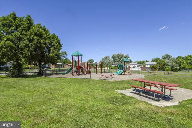 $1,590 | 6631 Wakefield Drive, Unit 319, Alexandria, VA 22307