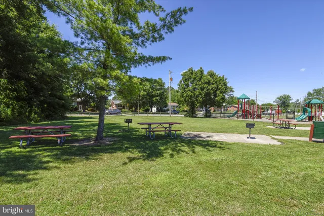 $1,590 | 6631 Wakefield Drive, Unit 319, Alexandria, VA 22307