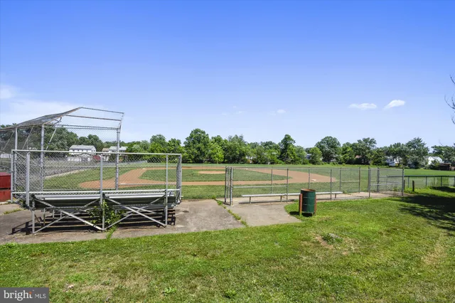 $1,590 | 6631 Wakefield Drive, Unit 319, Alexandria, VA 22307