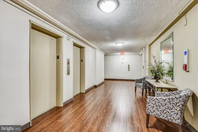 $1,590 | 6631 Wakefield Drive, Unit 319, Alexandria, VA 22307