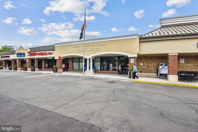 $1,590 | 6631 Wakefield Drive, Unit 319, Alexandria, VA 22307