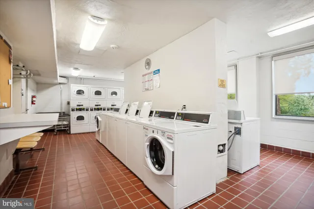 $1,590 | 6631 Wakefield Drive, Unit 319, Alexandria, VA 22307