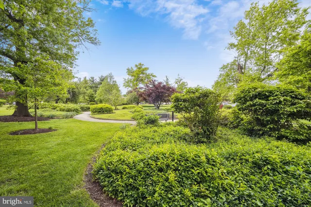 $1,590 | 6631 Wakefield Drive, Unit 319, Alexandria, VA 22307