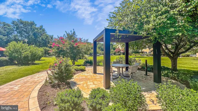 $1,590 | 6631 Wakefield Drive, Unit 319, Alexandria, VA 22307