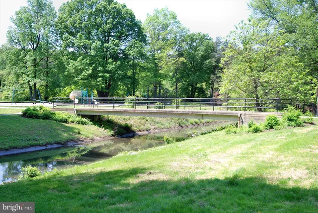 $1,590 | 6631 Wakefield Drive, Unit 319, Alexandria, VA 22307