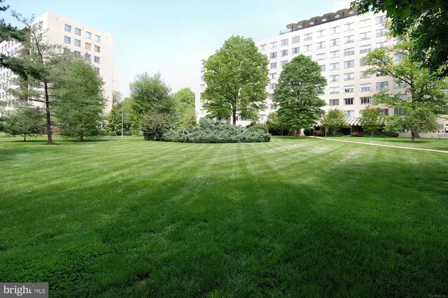 $1,590 | 6631 Wakefield Drive, Unit 319, Alexandria, VA 22307