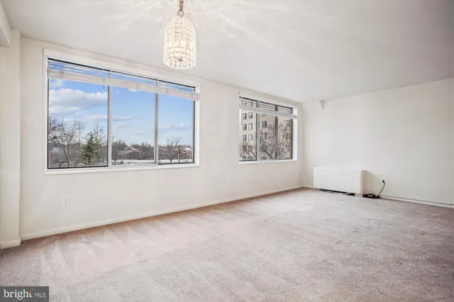 $1,590 | 6631 Wakefield Drive, Unit 319, Alexandria, VA 22307