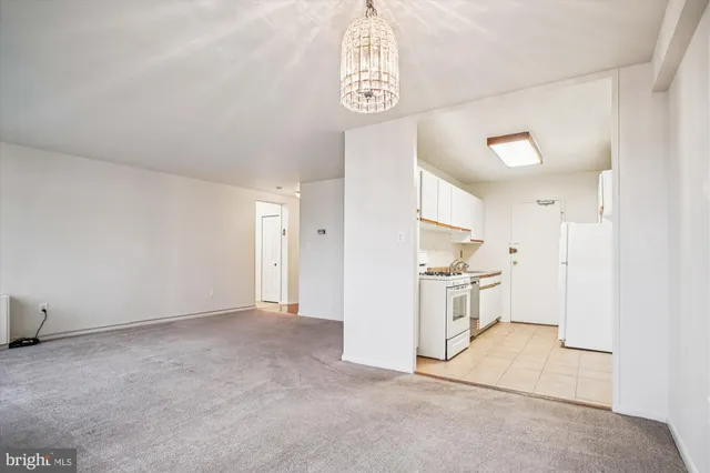 $1,590 | 6631 Wakefield Drive, Unit 319, Alexandria, VA 22307