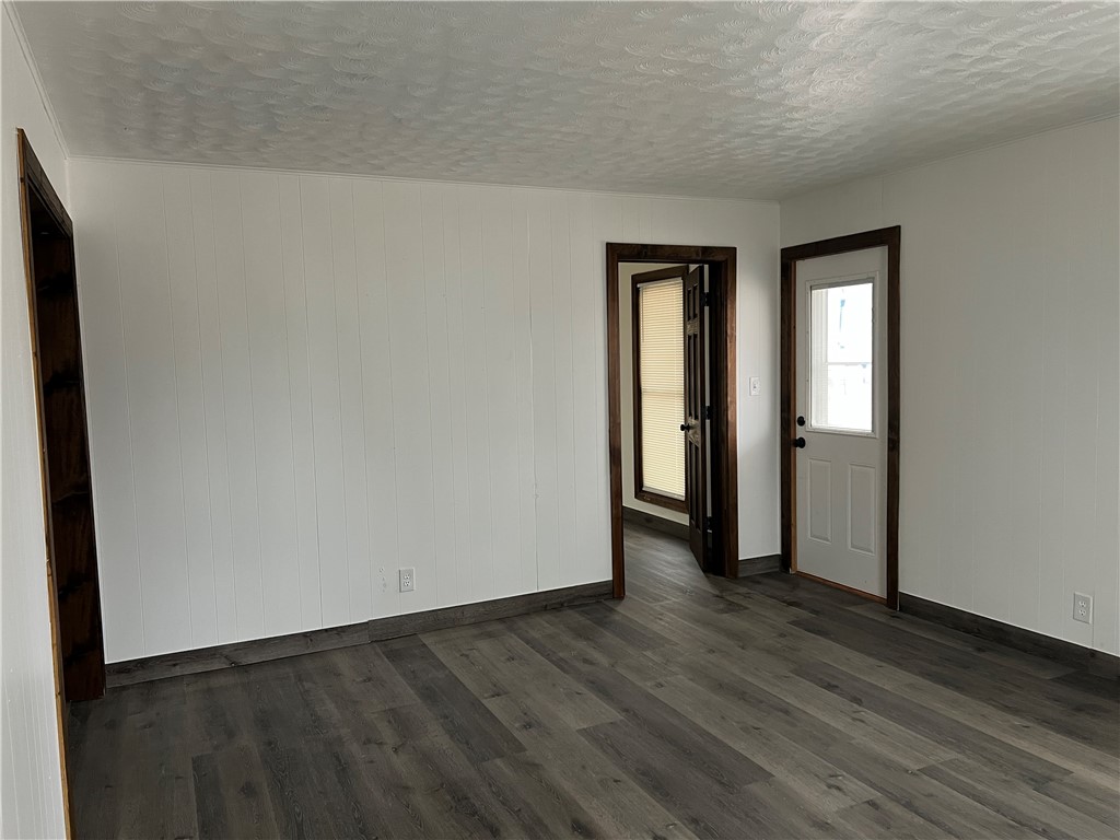 301 South 3rd Street Altamont, IL 62411 - Photo 6 of 23 Living Room