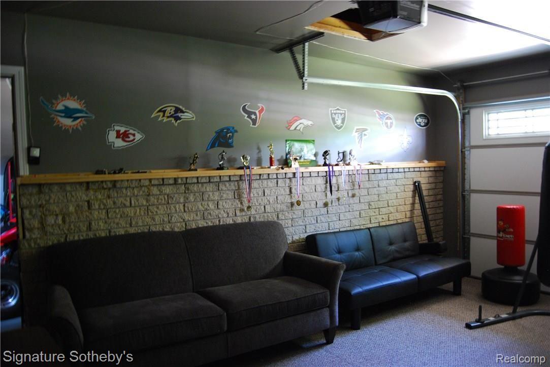 1220 Torpey Road Troy, MI 48083 - Photo 20 of 31 19.JPG