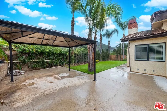 a view of a house with backyard and porch