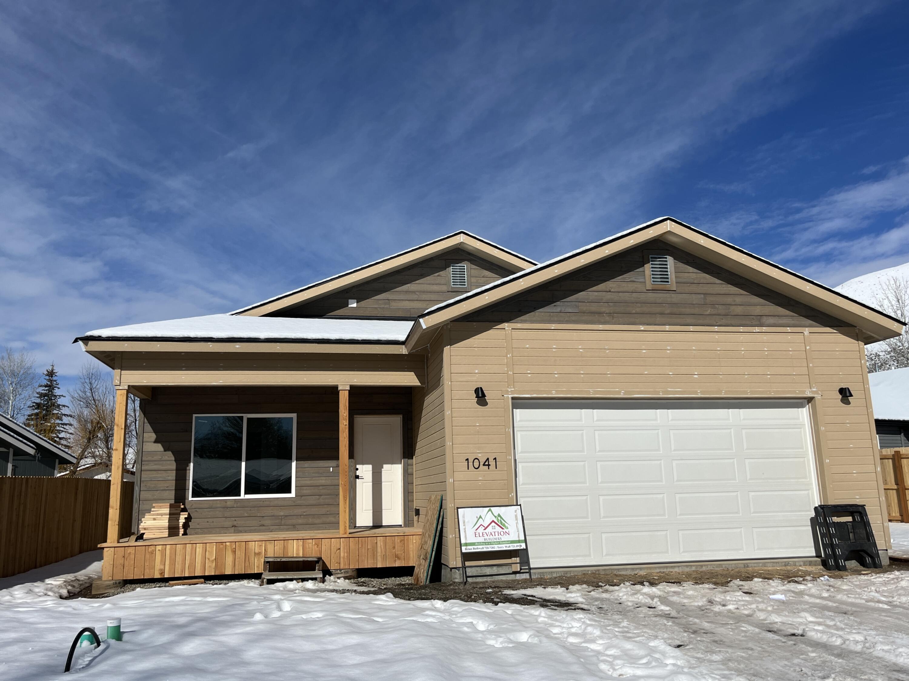 1041 Snowflake Exterior 1