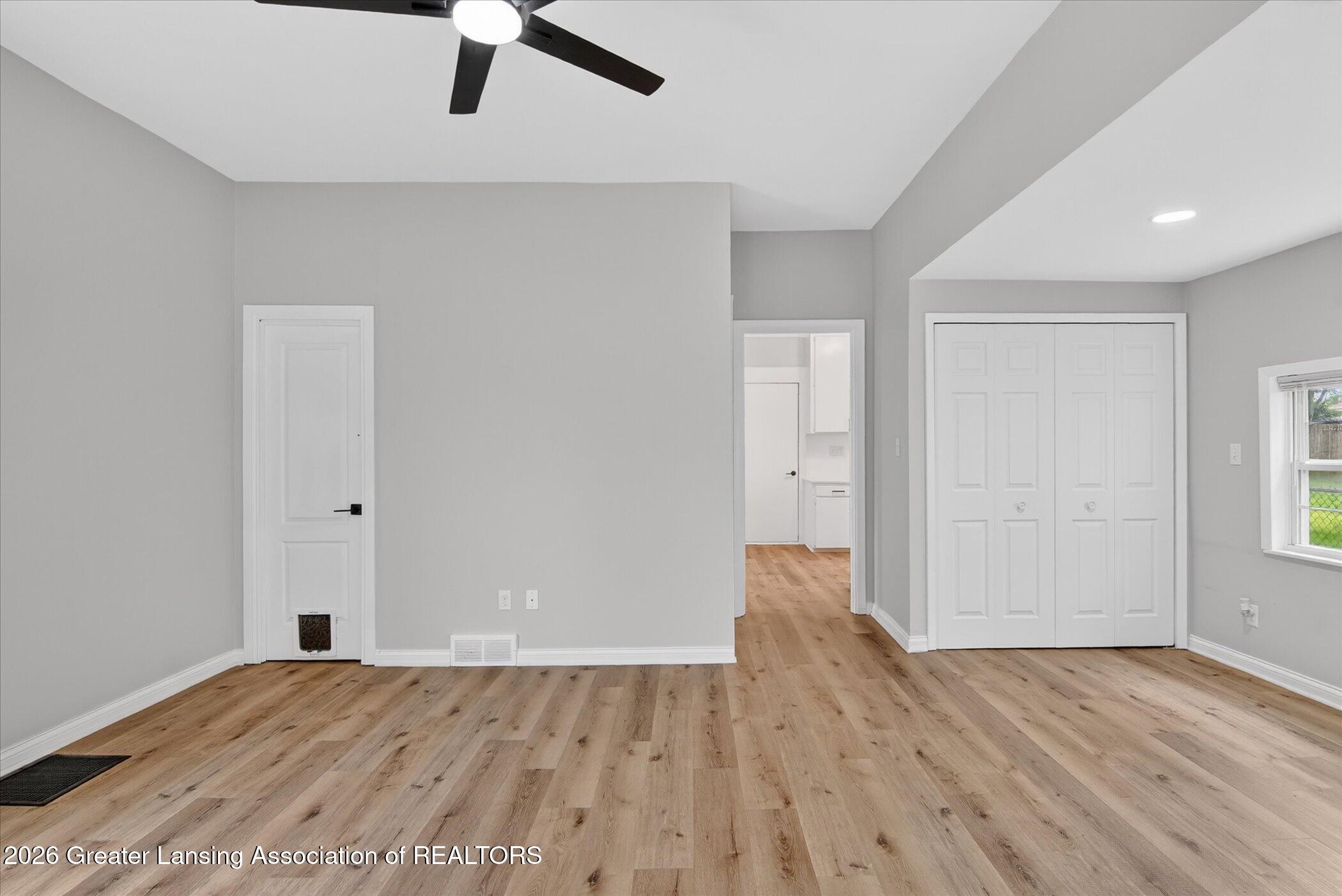 513 North Waterloo Avenue Jackson, MI 49201 - Photo 12 of 40 13-513-N-Waterloo-Ave-WindowStill