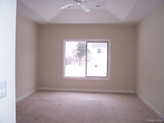 3275 Rockhaven Avenue Rochester, MI 48309 - Photo 17 of 22 Master bedroom