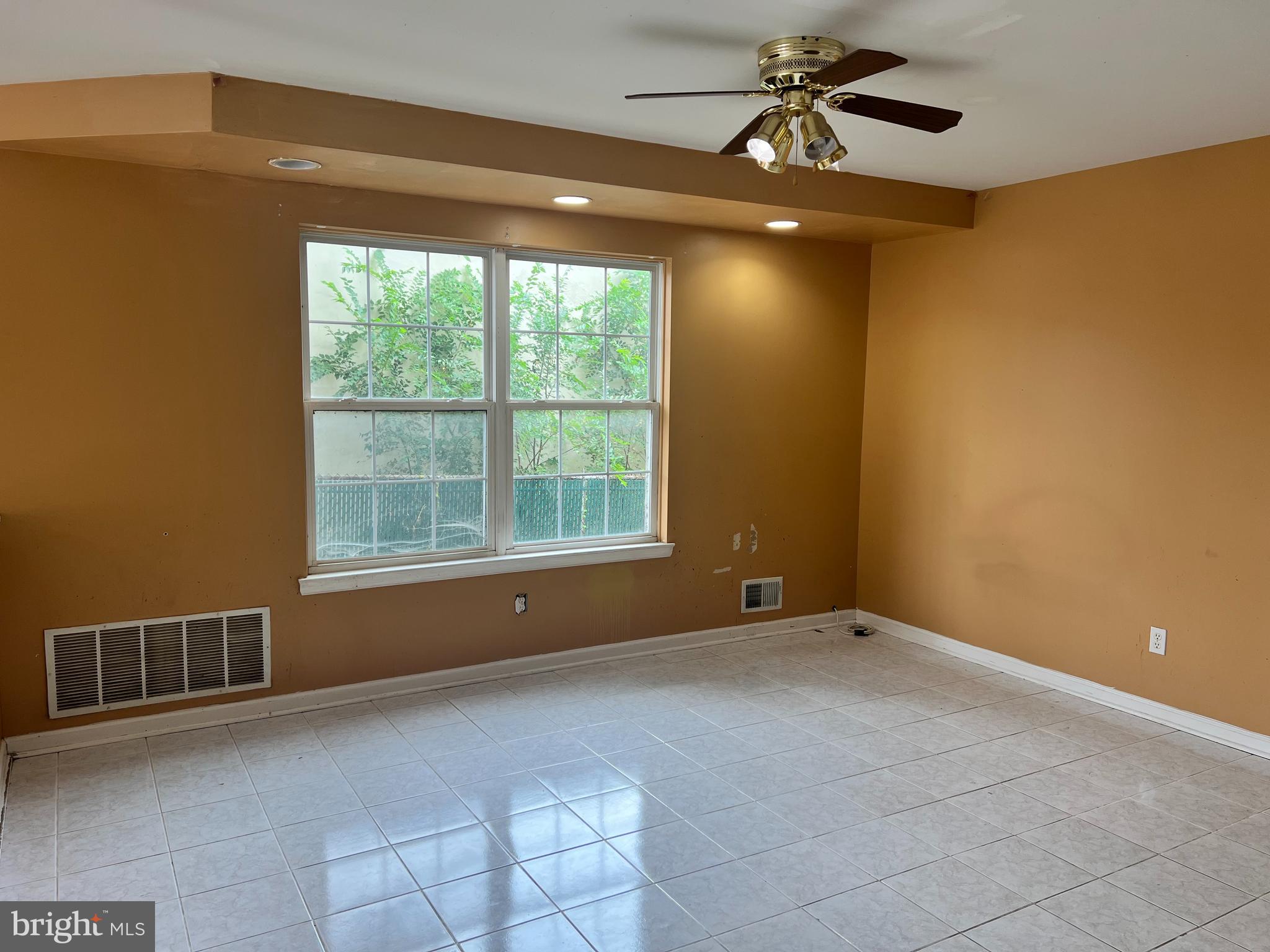 108 Grant Street Riverside, NJ 08075 - Photo 3 of 17 Dining Room