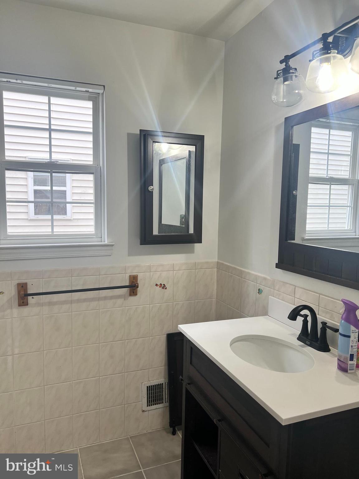 108 Grant Street Riverside, NJ 08075 - Photo 9 of 17 1st Floor - Full bath