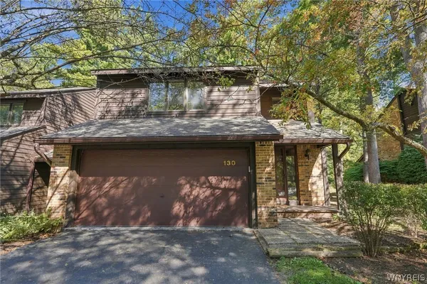 $349,900 | 130 Breezewood Common, East Amherst, NY 14051