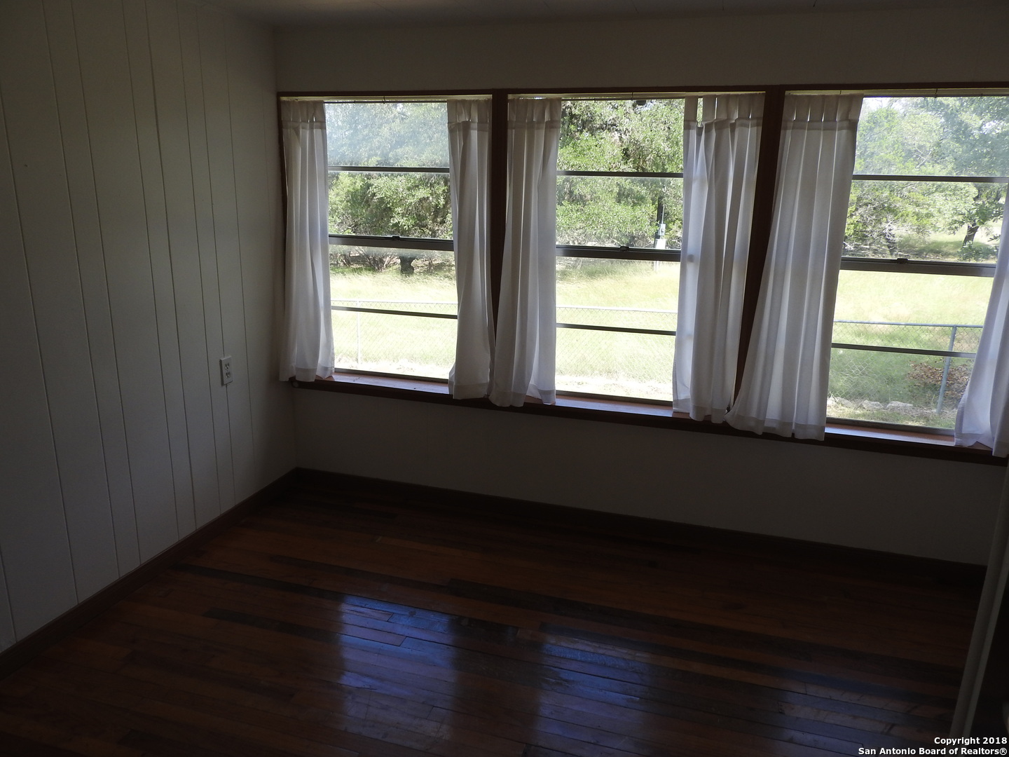 156 Diamond J Road South Pipe Creek, TX 78063 - Photo 7 of 36