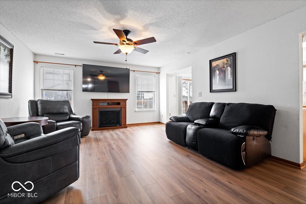 10242 Liverpool Way Indianapolis, IN 46236 - Photo 2 of 39
