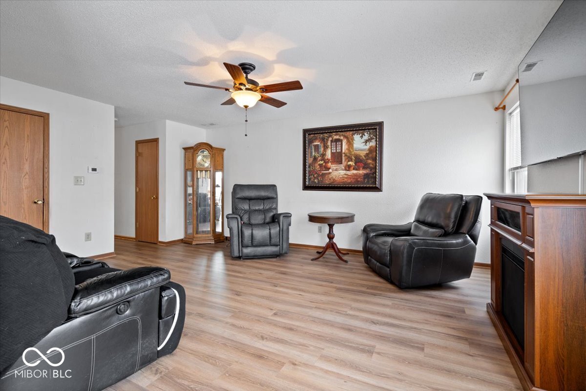 10242 Liverpool Way Indianapolis, IN 46236 - Photo 7 of 39