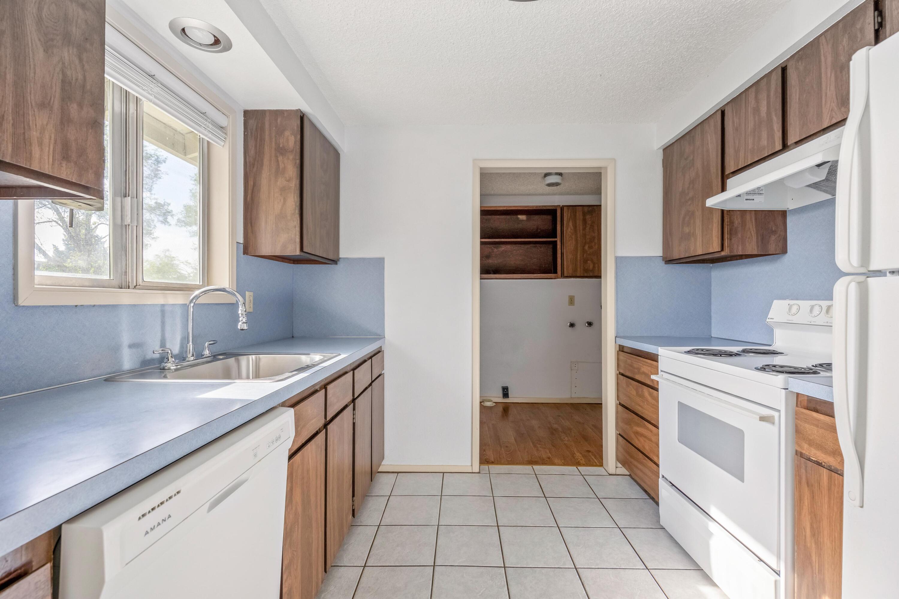 563 Southwest 2nd Street Madras, OR 97741 - Photo 6 of 26 06