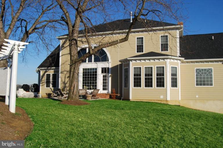 816 Childs Point Road Annapolis, MD 21401 - Photo 3 of 30 Exterior (Rear)