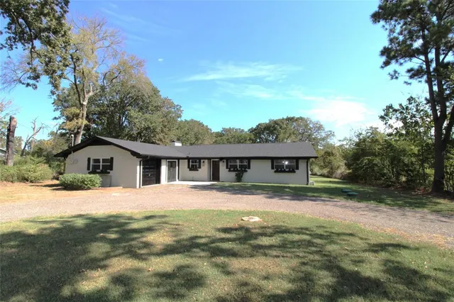a view of house with a big yard