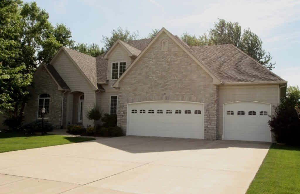 5404 Hugo Road Bettendorf, IA 52722 - Photo 1 of 24 Gallery Image 1