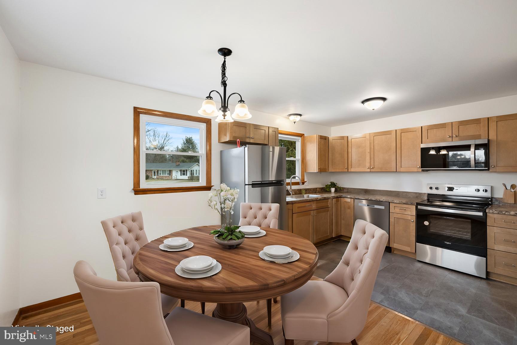 113 Windsor Knit Road Edinburg, VA 22824 - Photo 17 of 51 VS Dining area