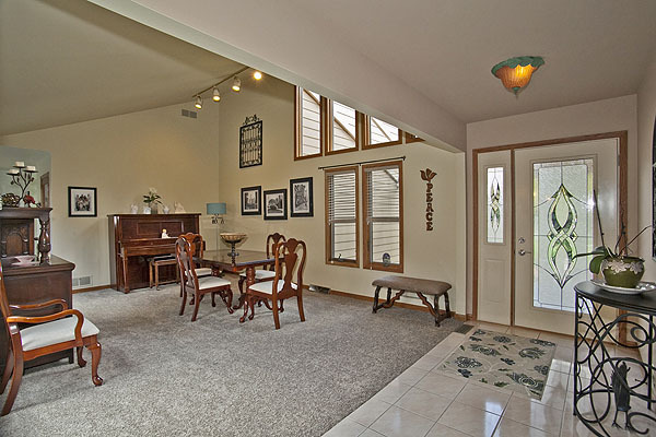 43W577 Scott Road Sugar Grove, IL 60554 - Photo 3 of 25