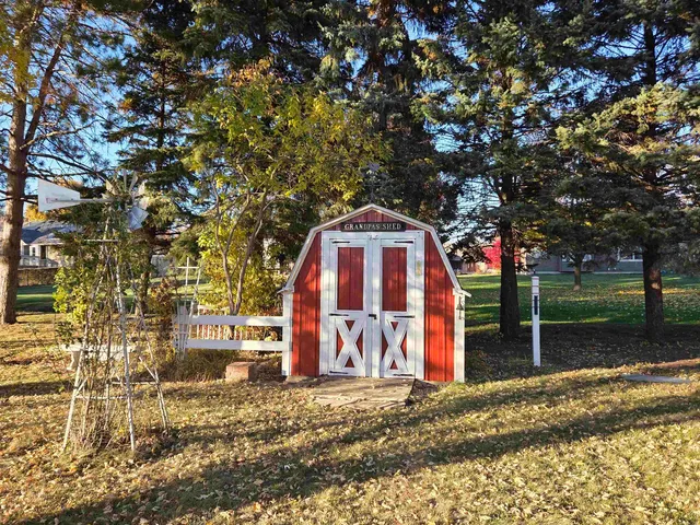 $299,900 | 1101 East Arnold Street, Sandwich, IL 60548