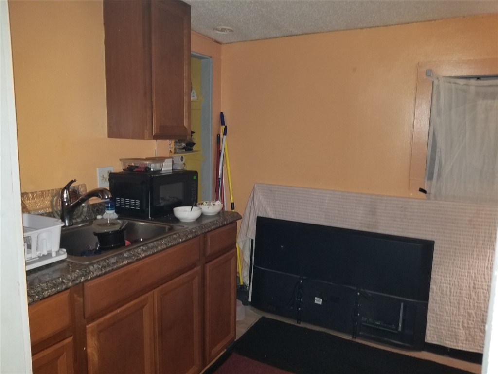 187 Boyden Street Woonsocket, RI 02895 - Photo 4 of 7