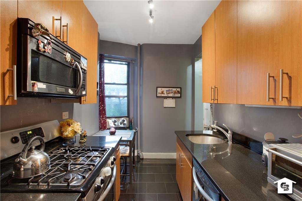 7002 Ridge Boulevard, Unit 3B Brooklyn, NY 11209 - Photo 4 of 10 Gallery Image 4
