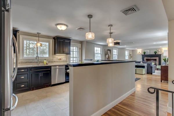18 Robin Road Reading, MA 01867 - Photo 6 of 30 Gallery Image 6
