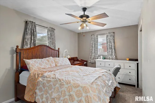 $199,900 | 5 Oakwood Drive, Chatham, IL 62629