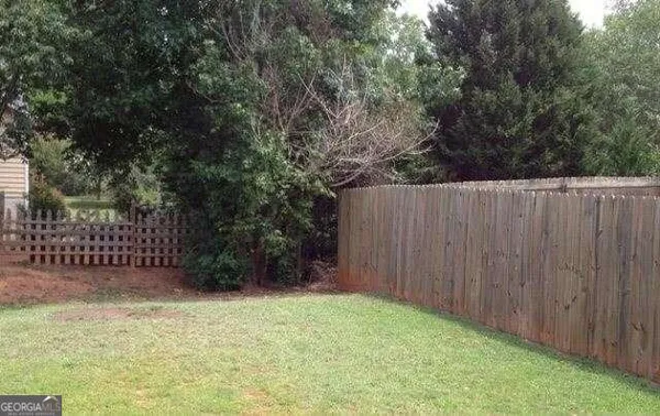 a view of backyard with tree