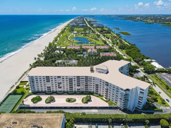 $695,000 | 2295 South Ocean Boulevard, Unit 404, Palm Beach, FL 33480