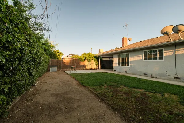 $344,900 | 3449 East Fairmont Avenue, Fresno, CA 93726