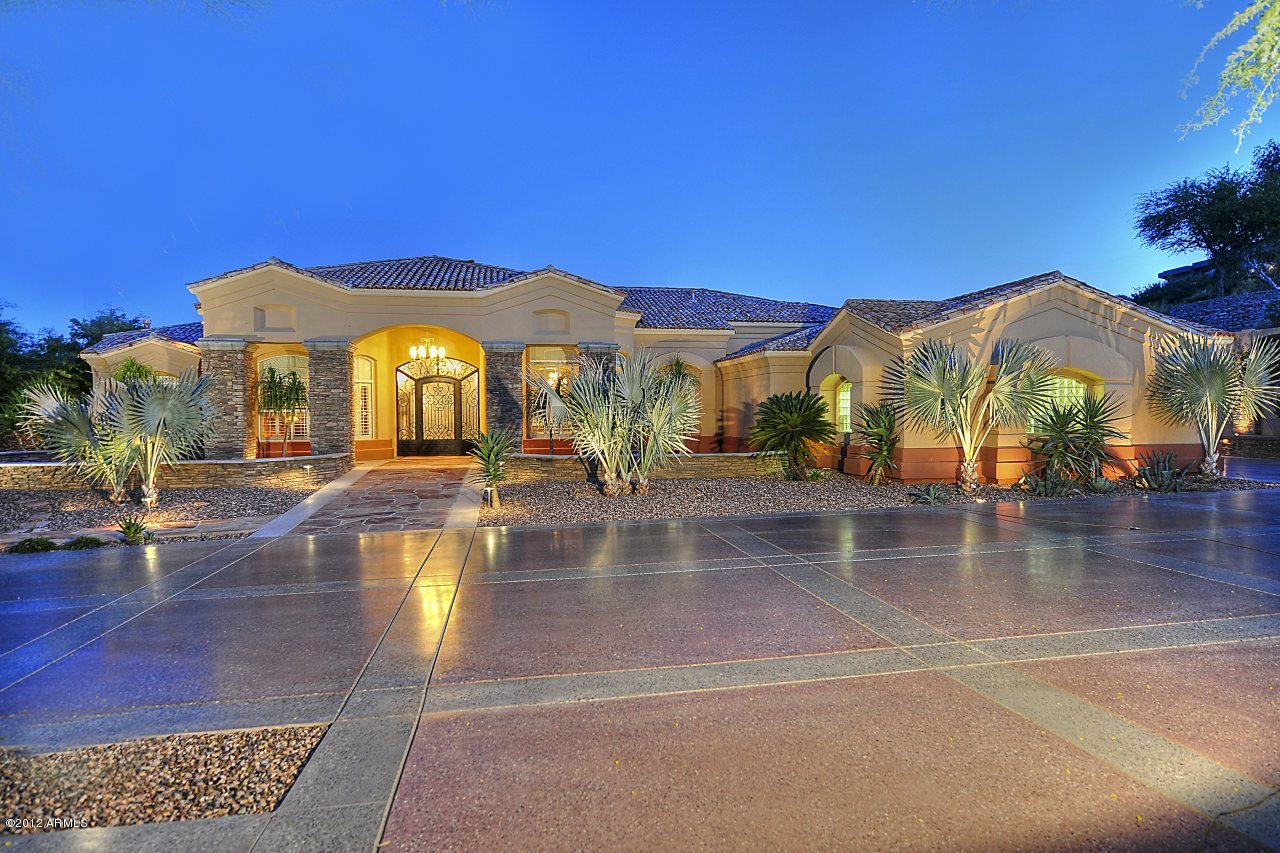 4707 East Rd Runner Place Paradise Valley, AZ 85253 - Photo 1 of 31 Front Elevation & Motor Court